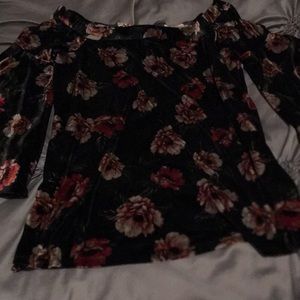 torrid Tops - New Velvet Floral Flare Arm Top torrid Tops - New Velvet Floral Flare Arm Top